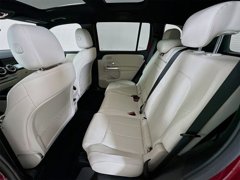 Certified 2025 Mercedes-Benz GLB 250 image 25