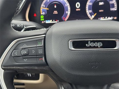 New 2025 Jeep Grand Cherokee Limited image 18