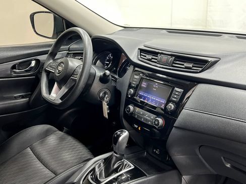 Used 2018 Nissan Rogue S AWD/4WD image 19