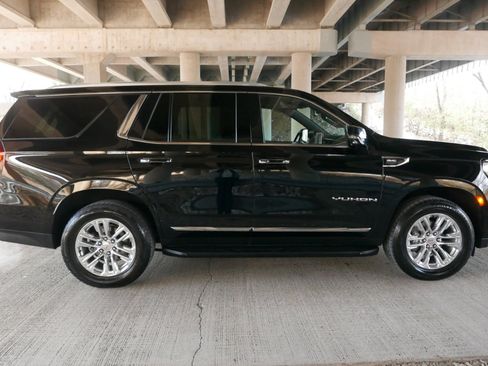 Used 2022 GMC Yukon SLT w/ SLT Premium Package image 37