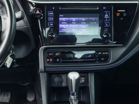 Used 2017 Toyota Corolla SE image 6