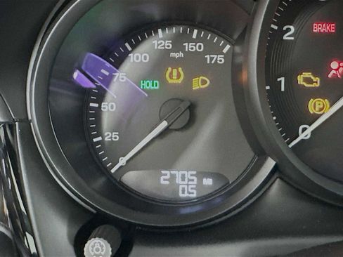 Certified 2025 Porsche Macan image 16