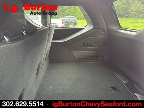 Used 2021 Chevrolet Suburban Z71 w/ Luxury Package AWD/4WD image 3