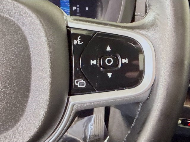Used 2023 Volvo XC60 B5 Ultimate w/ Protection Package Premier FWD image 14