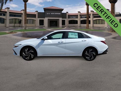 Used 2025 Hyundai Elantra SEL FWD image 5
