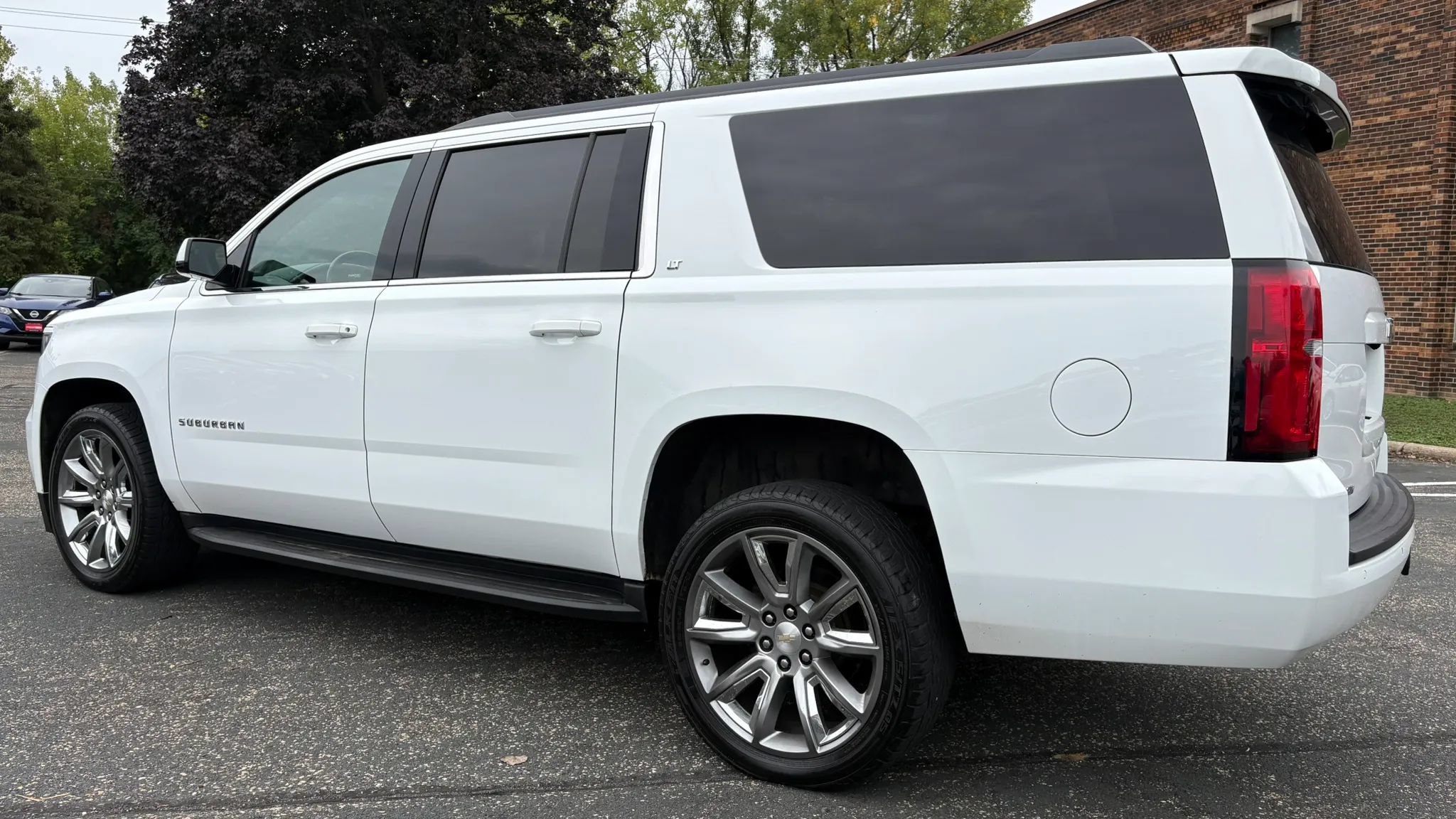 Used 2018 Chevrolet Suburban LT AWD/4WD image 7