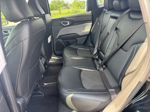 Certified 2024 Jeep Compass Latitude AWD/4WD image 20