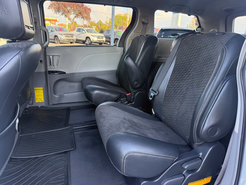 Used 2011 Toyota Sienna SE w/ Preferred Pkg FWD image 42