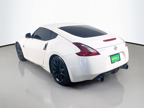 Used 2020 Nissan 370Z Coupe RWD image 7