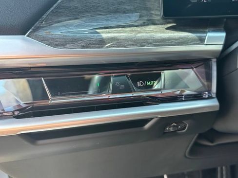 Certified 2024 BMW i7 xDrive60 AWD/4WD image 16