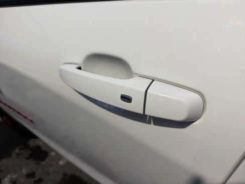 Used 2018 Chevrolet Equinox LT image 17