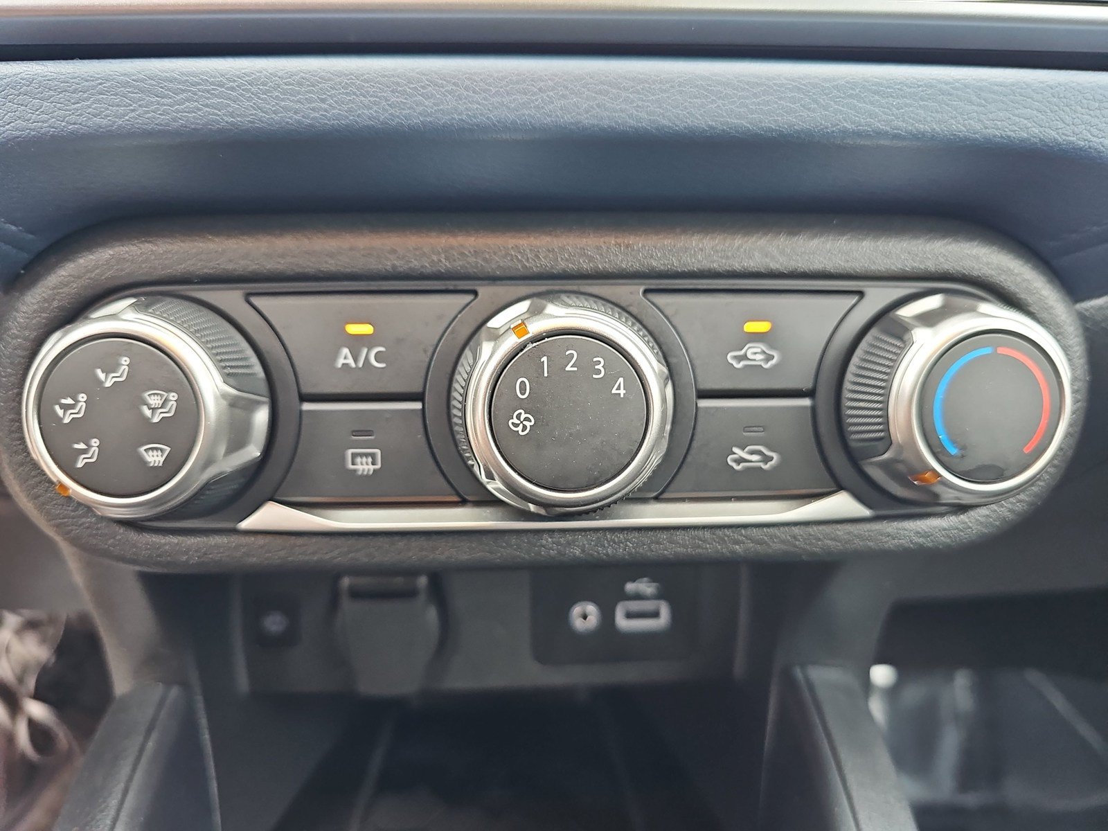 Used 2025 Nissan Versa SV w/ Trunk Package FWD image 21