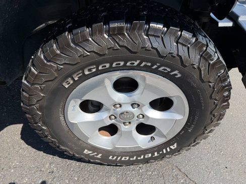 Used 2015 Jeep Wrangler Unlimited Sahara w/ Connectivity Group AWD/4WD image 14