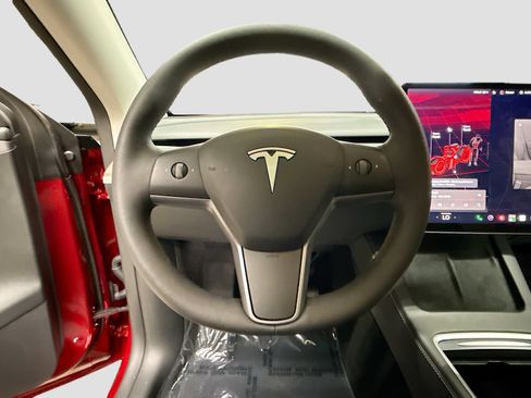 Used 2024 Tesla Model Y Long Range AWD/4WD image 11