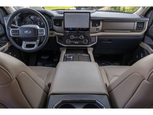 Used 2024 Ford Expedition Limited image 12