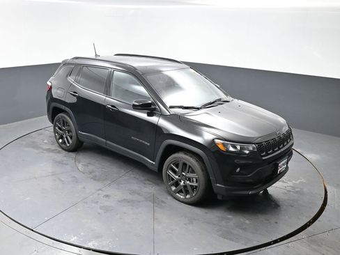 New 2026 Jeep Compass Latitude w/ Sun and Sound Group image 29