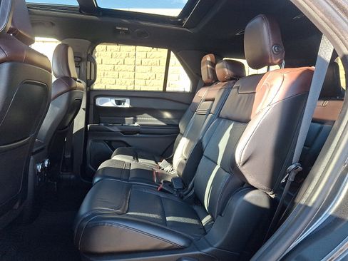 Used 2020 Ford Explorer Platinum w/ Premium Technology Package image 10