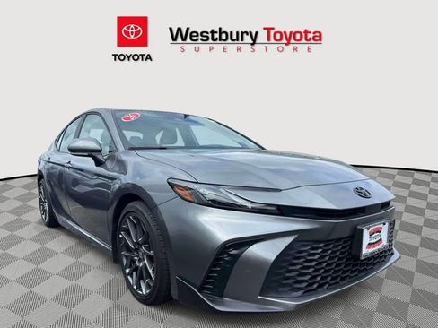 Used 2026 Toyota Camry SE w/ Convenience Package FWD image 1
