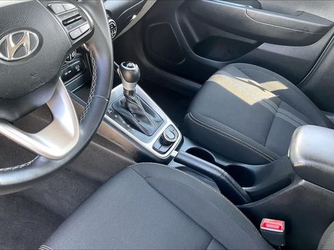 Used 2025 Hyundai Venue SEL FWD image 16