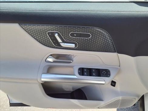 Used 2025 Mercedes-Benz GLA 250 4MATIC image 12