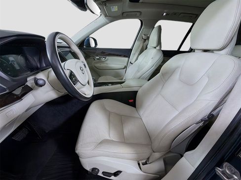 Used 2019 Volvo XC90 T6 Momentum w/ Advanced Package image 11