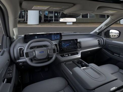 New 2025 Ford Expedition Active image 9