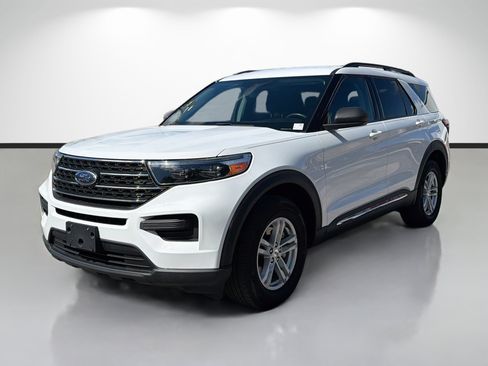 Used 2023 Ford Explorer XLT AWD/4WD image 7