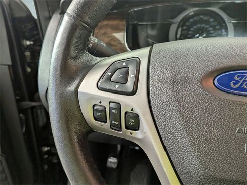 Used 2018 Ford Taurus Limited image 18