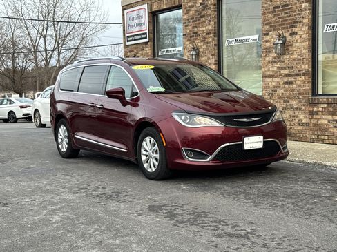 Used 2019 Chrysler Pacifica Touring-L image 7
