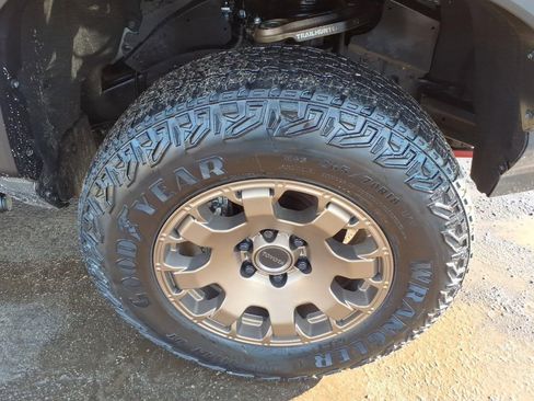 Used 2025 Toyota Tacoma Trailhunter image 9