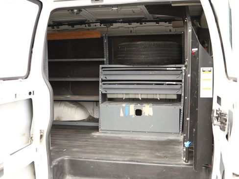 Used 2013 Chevrolet Express 2500 image 33