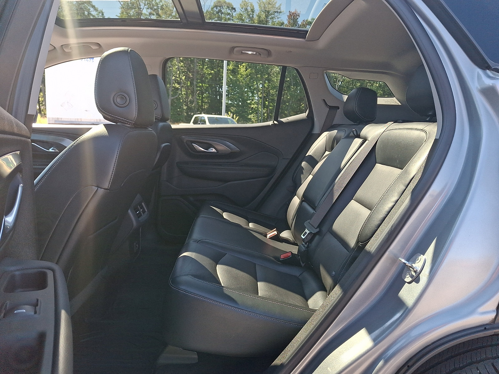 Certified 2023 GMC Terrain SLT w/ Tech Package AWD/4WD image 10