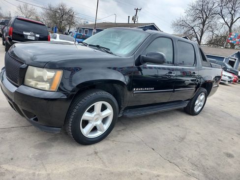 Used 2008 Chevrolet Avalanche LT w/ LT Preferred Equipment Group image 3