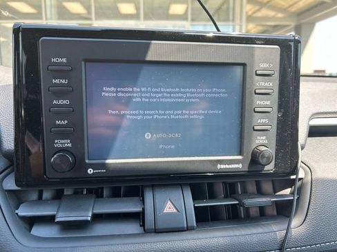 Used 2020 Toyota RAV4 XLE w/ Convenience Package FWD image 11