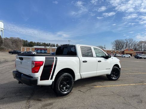 Used 2019 Nissan Titan S image 8