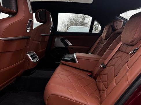 Certified 2023 BMW 760i xDrive w/ Executive Package image 21