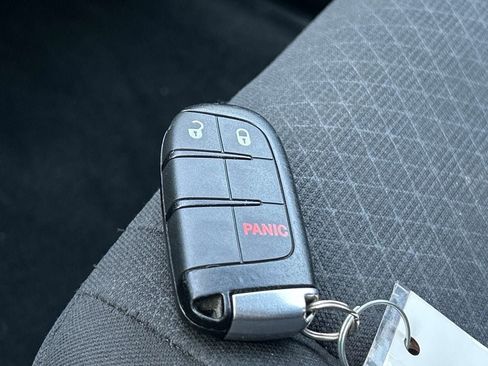 Used 2020 Jeep Grand Cherokee Laredo AWD/4WD image 33