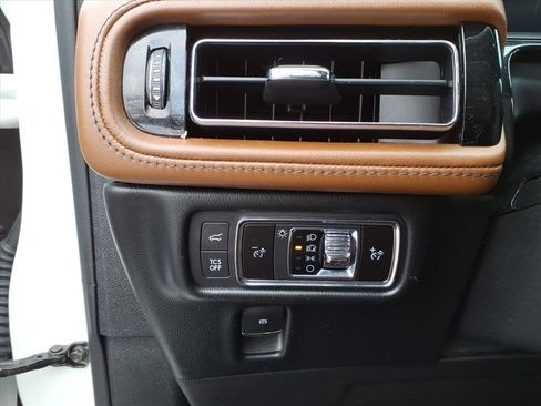 Used 2022 Lincoln Nautilus Reserve w/ Equipment Group 201A image 15