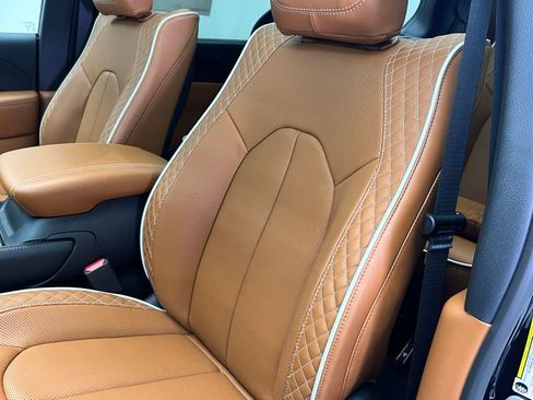 New 2026 Chrysler Pacifica Pinnacle image 20