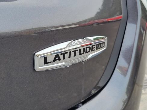 Used 2022 Jeep Compass Latitude AWD/4WD image 35