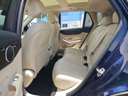 Used 2021 Mercedes-Benz GLC 300 w/ Premium Package image 4