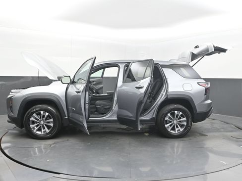 Used 2026 Chevrolet Equinox LT FWD image 30