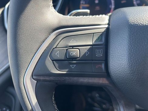 Used 2024 Jeep Grand Cherokee Limited image 30