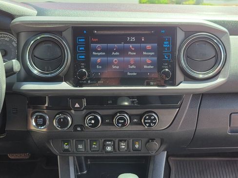 Used 2018 Toyota Tacoma TRD Off-Road w/ Technology Package AWD/4WD image 36