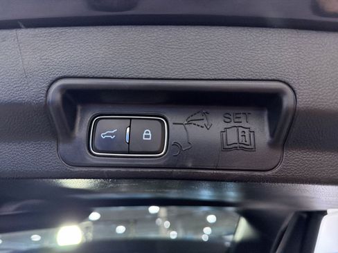 Used 2022 Ford Explorer XLT AWD/4WD image 31