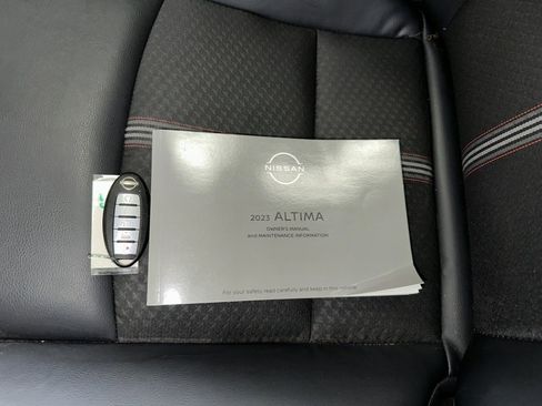 Used 2023 Nissan Altima 2.5 SR image 13