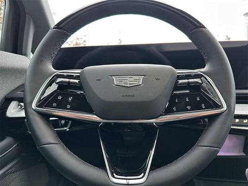 New 2025 Cadillac Optiq Luxury 2 image 24