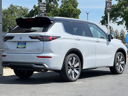 New 2026 Mitsubishi Outlander SEL FWD image 5