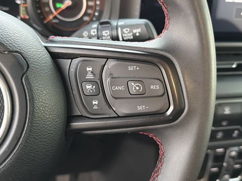 Used 2025 Jeep Wrangler Unlimited Rubicon image 27