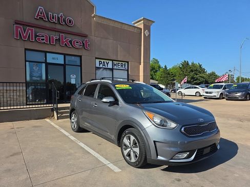 Used 2018 Kia Niro EX w/ EX Premium Package FWD image 3